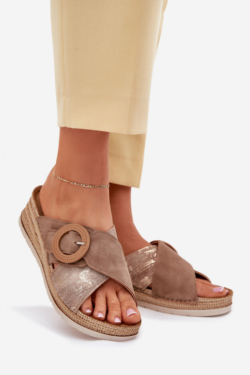 Damenhausschuhe Auf einem Keil dekorieren mit Schnallen Inblu RV000012 braune Farbe