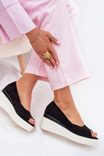 Sandales pour femmes Sur un coin Z en daim écologiqueu couleur noire Velira