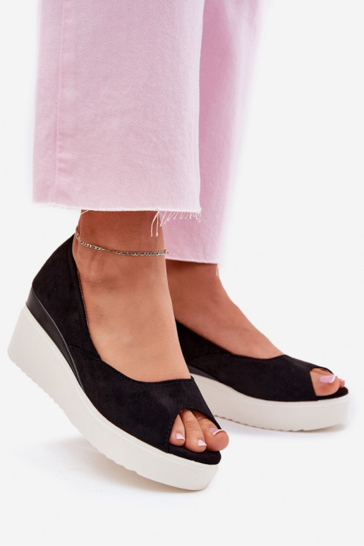 Sandales pour femmes Sur un coin Z en daim écologiqueu couleur noire Velira