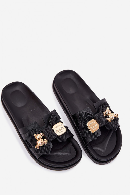 Pantoufles pour femmes avec des rubans I Złotą Broszką beige Lynara