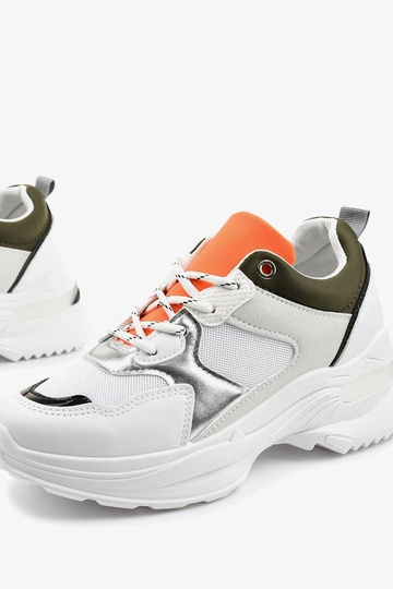 Talons en suède noirs, «...