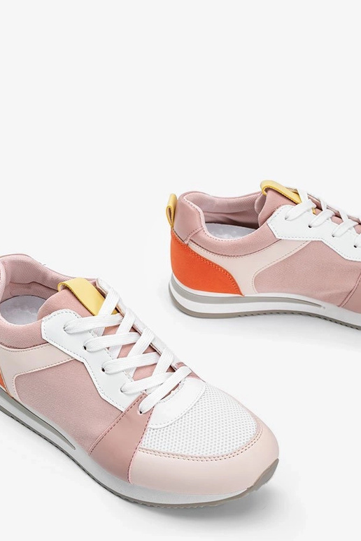 Witte schoenen met gele accenten,...