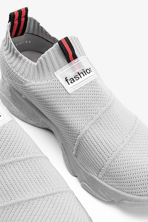 Graue Sportschuhe, „Justice"