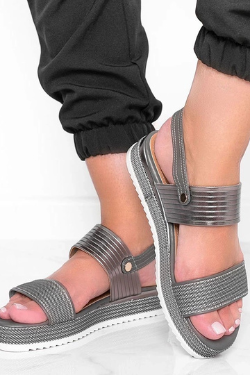 Graue Sandalen auf dicker... 2