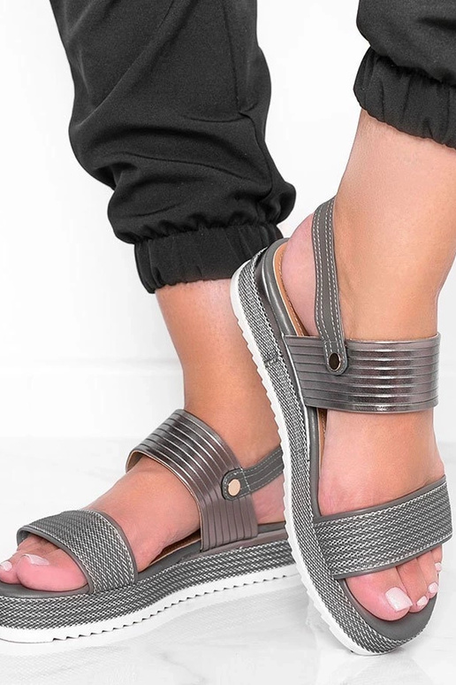 Grijze sandalen op dikke zool,... Grijze sandalen op dikke zool,...