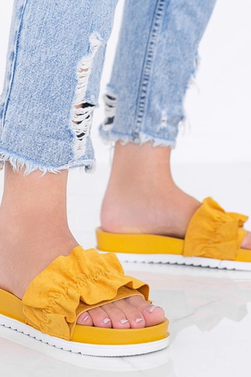 Mosterdkleurige sandalen... 2