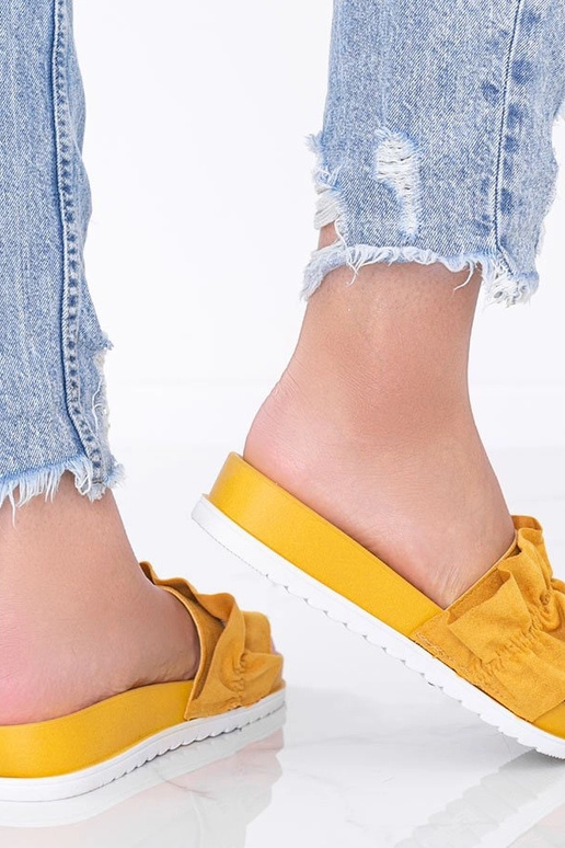 Sandales couleur moutarde avec plis,...