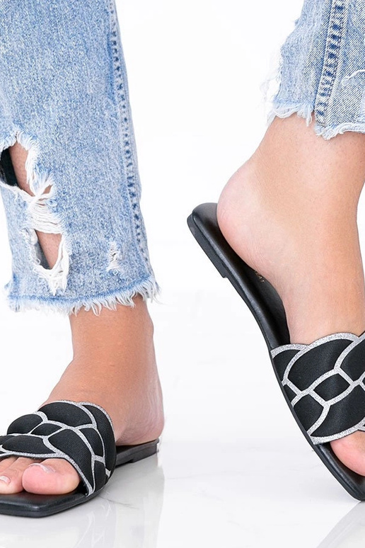 Sandales noires avec dessus décoré, «...