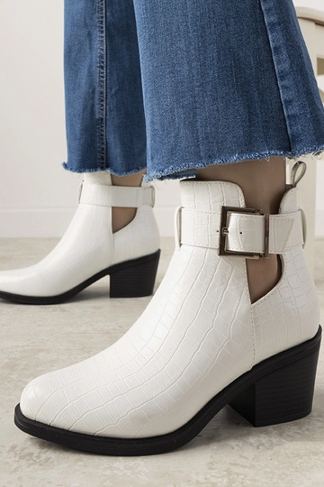 Bottines blanches à talon...