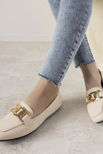 Beige Loafer mit goldener Verzierung Hashtag