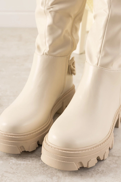 Sandkleurige laarsjes met ketting,...