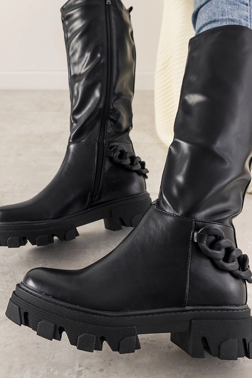 Schwarze Stiefeletten mit Kette Coniak Schwarze Stiefeletten mit Kette Coniak