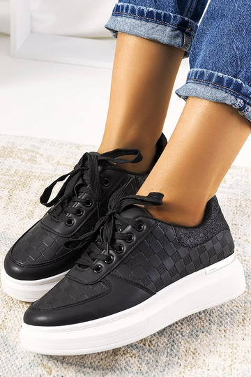 Baskets noires sur... 2