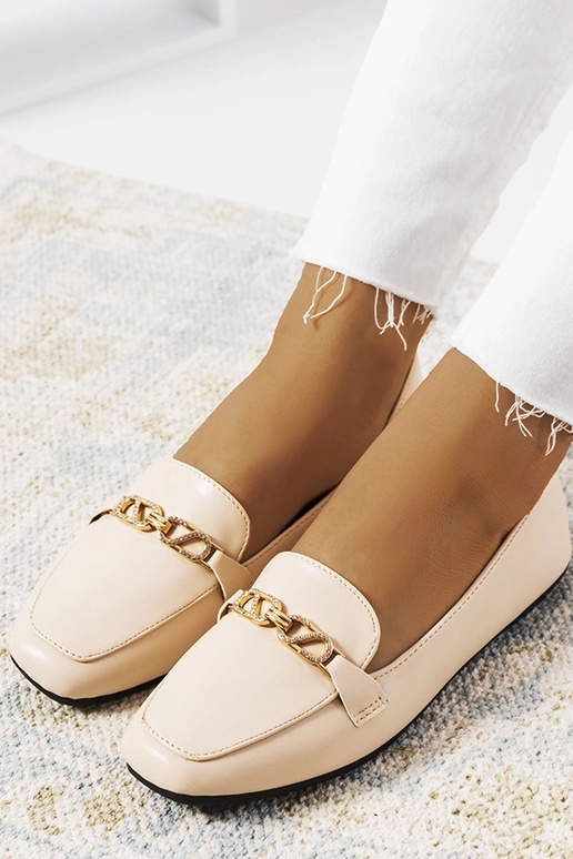 Beige Mokassins mit quadratischer... Beige Mokassins mit quadratischer...