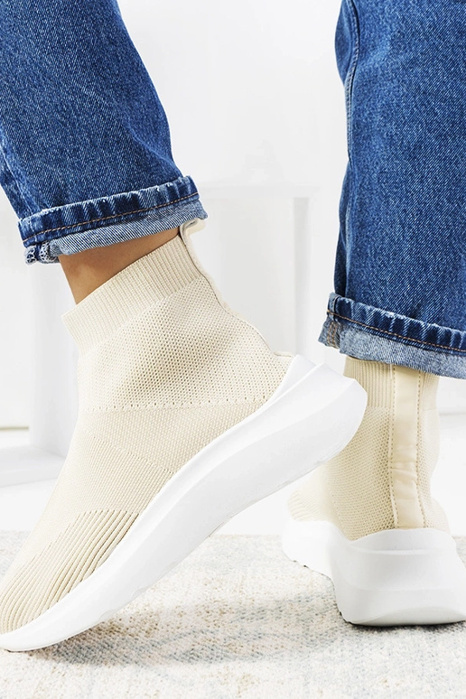 Les baskets montantes beiges de Jennifer Les baskets montantes beiges de Jennifer