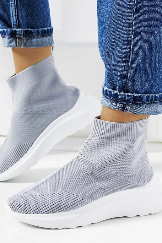 Les baskets montantes grises de Jennifer Les baskets montantes grises de Jennifer