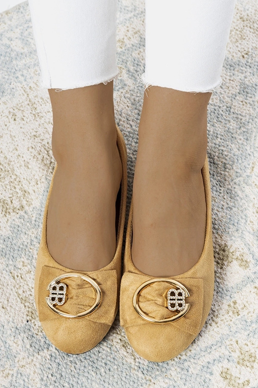 Beige Ballerinas mit Ribero-Schnalle Beige Ballerinas mit Ribero-Schnalle