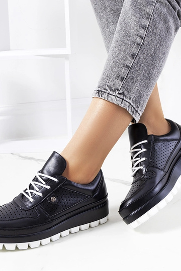 Zwarte geperforeerde sportschoenen, „Assels"