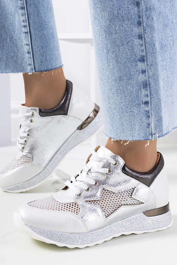 Hvide metalliske sneakers...