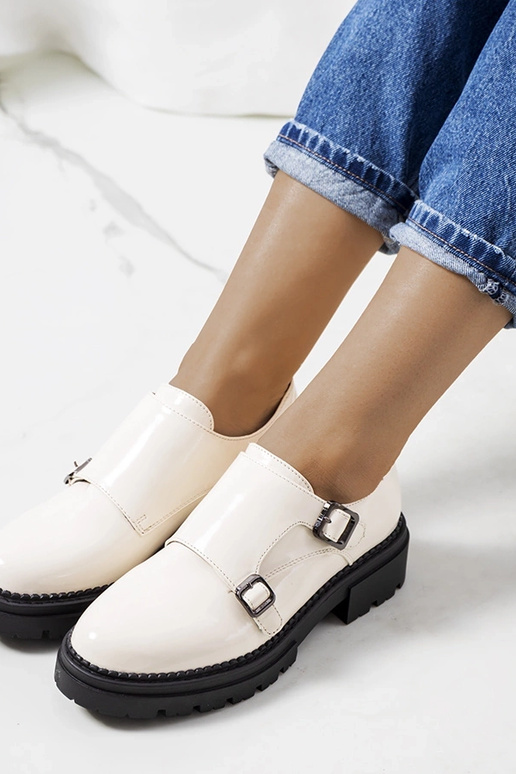 Valks beige Lacklederschuhe