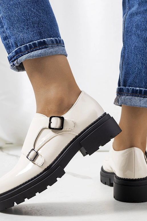 Chaussures en cuir verni beige Valks Chaussures en cuir verni beige Valks