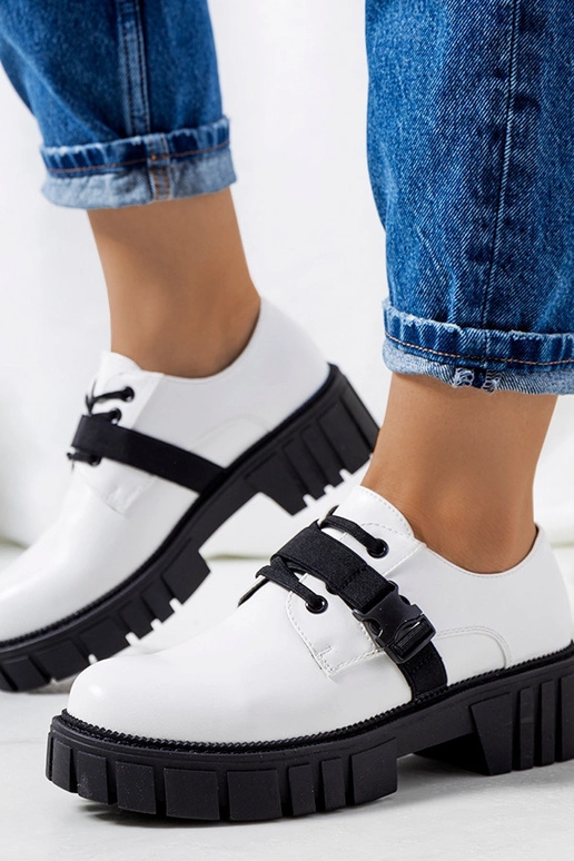 Weiße Schuhe mit Traktorsohle Marike Weiße Schuhe mit Traktorsohle Marike