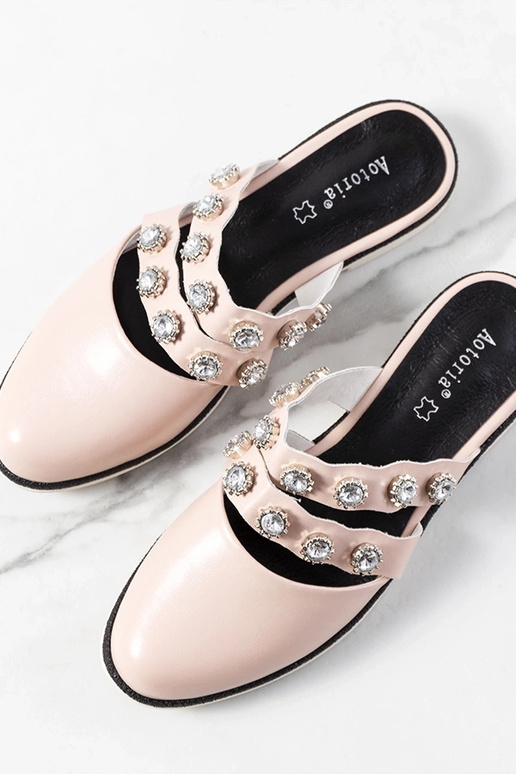 Pink flip-flops med nitter fra Asselt