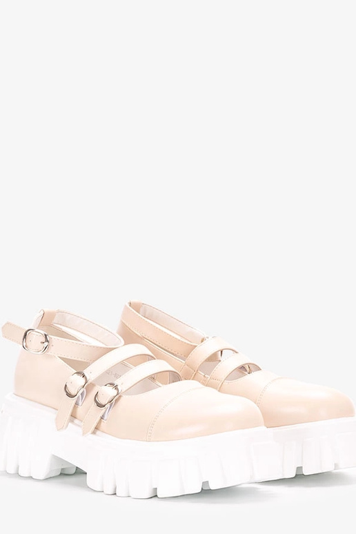 Beige Halbschuhe auf Traktorreifen,...