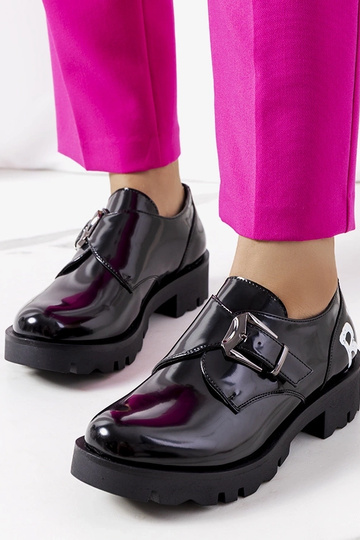 Chaussures à verres noirs