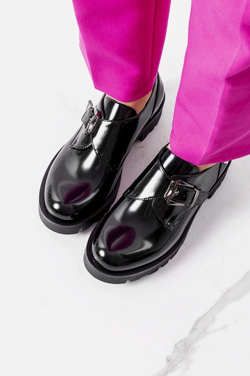 Chaussures à verres noirs 2