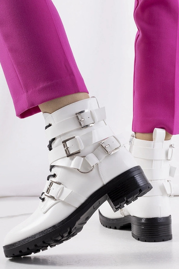 Weiße Stiefeletten von Donsa 2