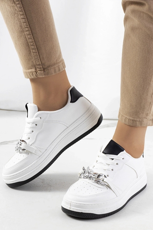 Weiße Sneaker mit Maring-Kette Weiße Sneaker mit Maring-Kette