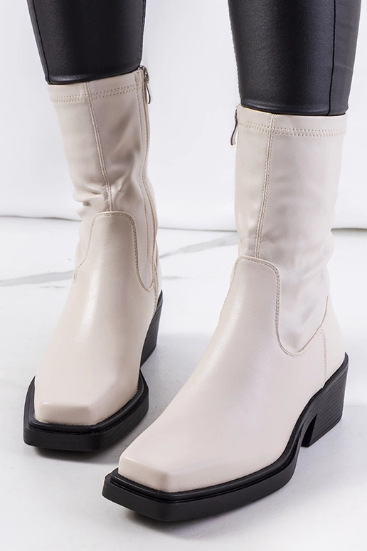 Beige Stiefeletten mit hohem Absatz... Beige Stiefeletten mit hohem Absatz...