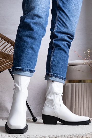 Bottes blanches à talons, «... 2