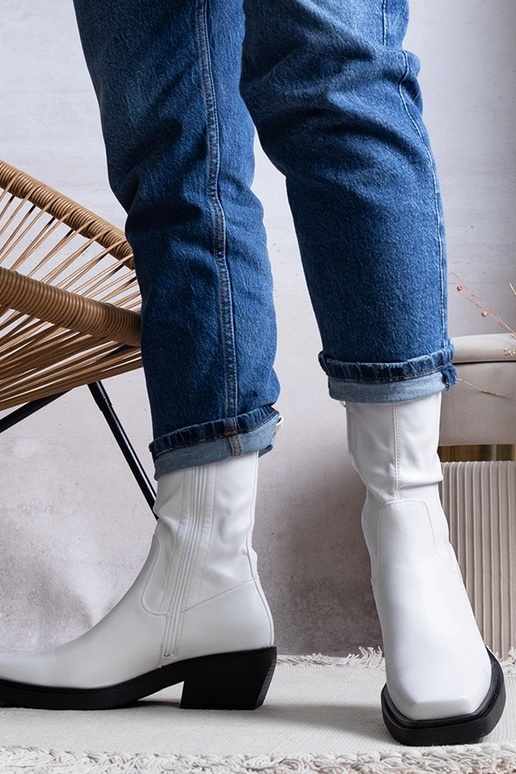 Witte enkellaarsjes met hak, „Marisa"