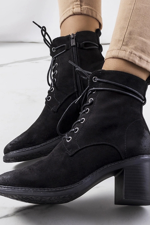 Schwarze Sanlow-Stiefeletten aus... Schwarze Sanlow-Stiefeletten aus...