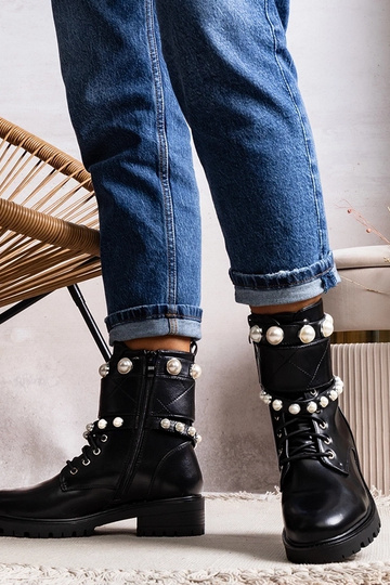 Bottines à lacets noires... 2