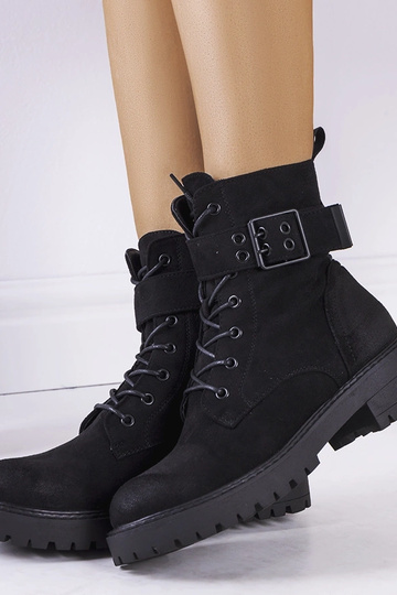 Bottines à lacets noires... 2