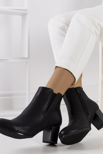 Schwarze Stiefeletten mit...