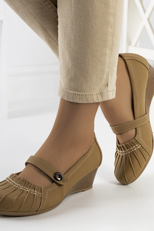 Beige Pumps mit Rüschen Nita Beige Pumps mit Rüschen Nita