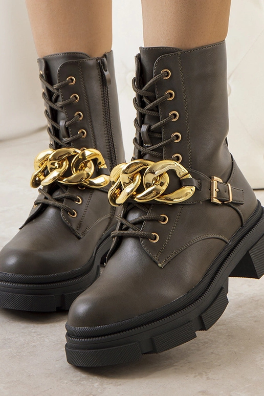 Grüne Wanderstiefel „Iversen“ mit Kette Grüne Wanderstiefel „Iversen“ mit Kette