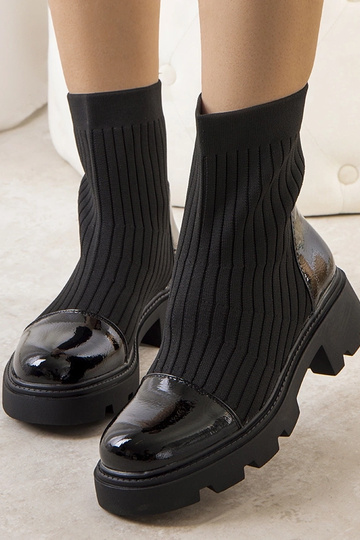 Bottines noires à tige...