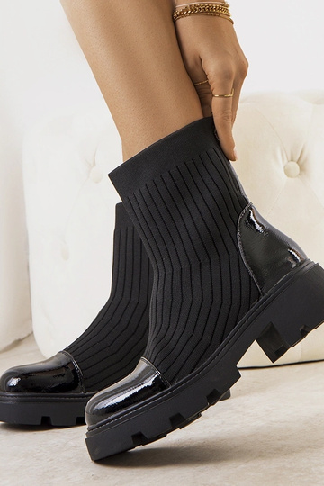 Bottines noires à tige... 2