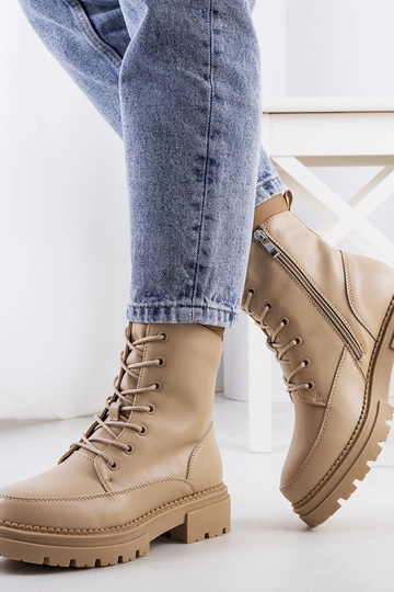 Sandfarbene Caldera...