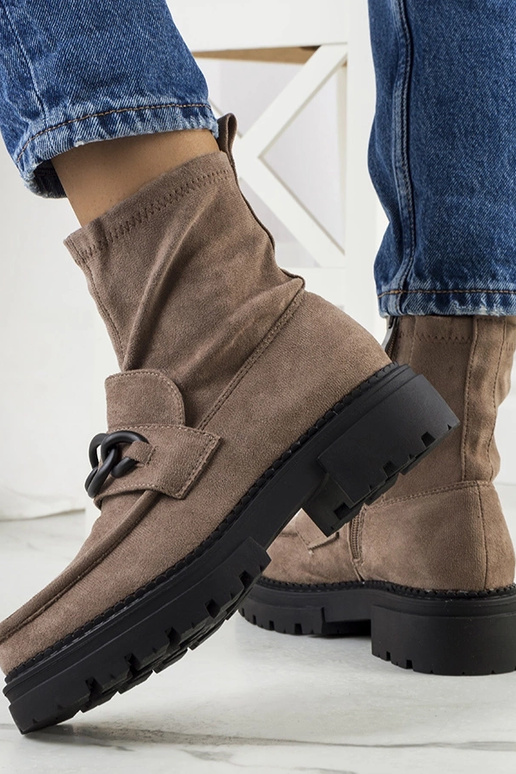 Bruine laarzen, „Fannia"