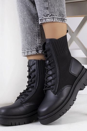 Bottines noires à semelle... 2