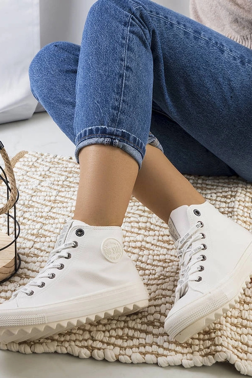 Baskets isolées blanches Big Star...