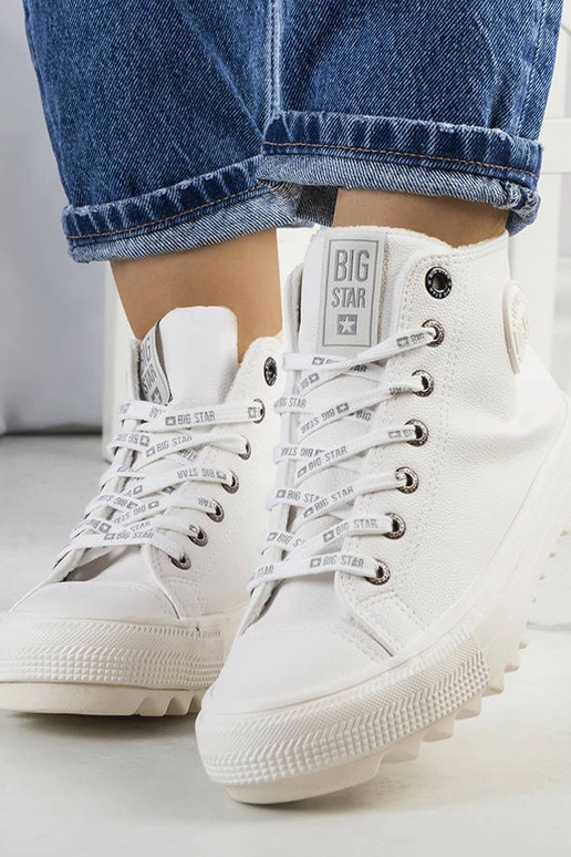 Baskets isolées blanches Big Star...