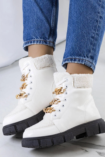 Hvide støvler med fåreskind... 2