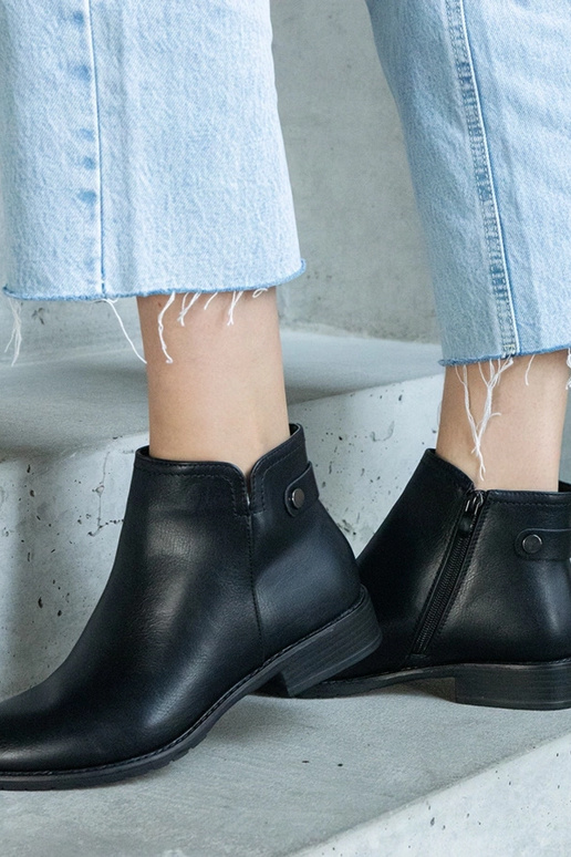 Schwarze isolierte Stiefeletten „Baida“ Schwarze isolierte Stiefeletten „Baida“